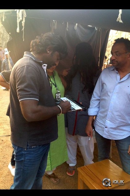 Prabhas-at-Baahubali-2-Last-Day-Shoot